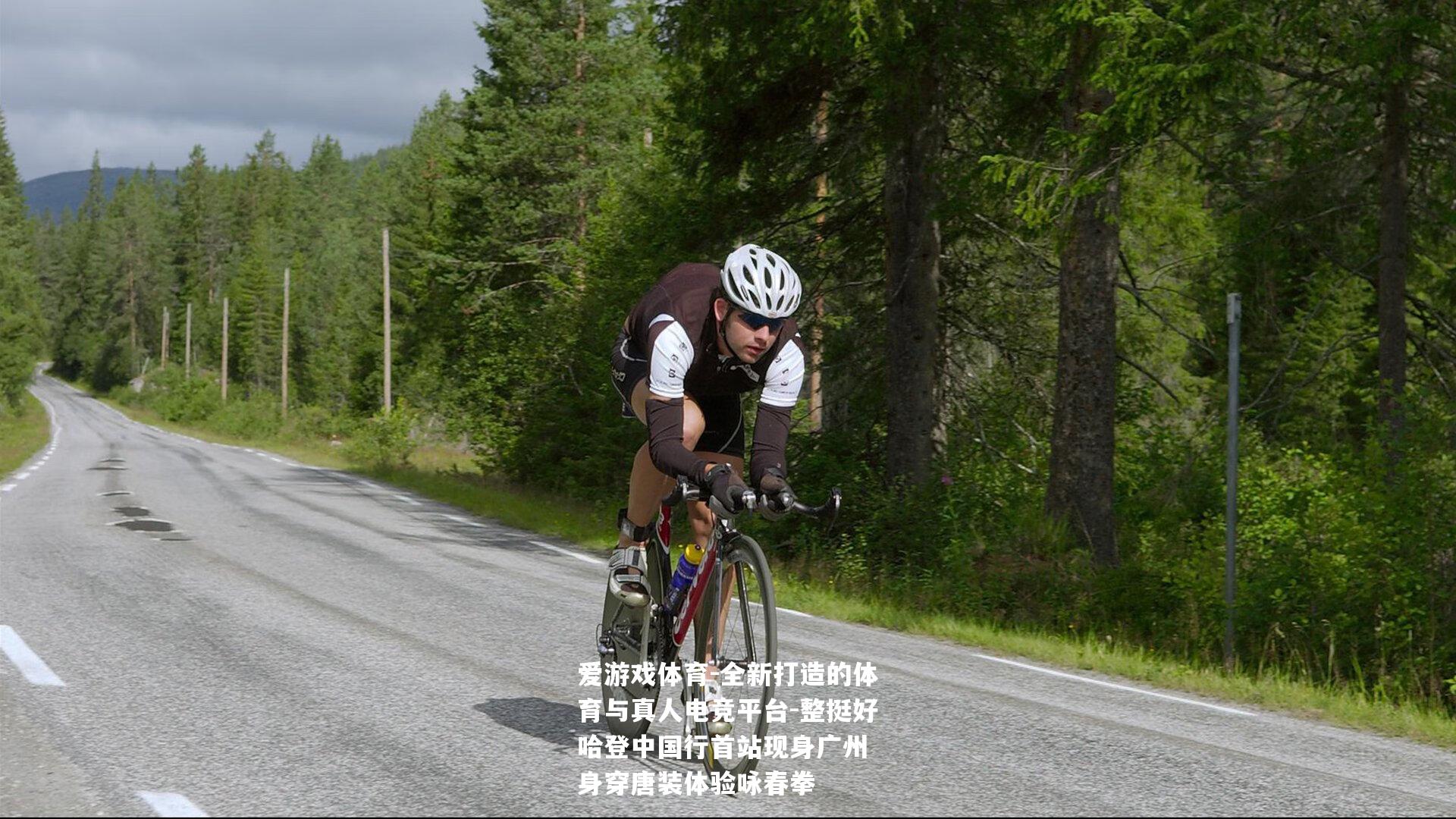整挺好哈登中国行首站现身广州 身穿唐装体验咏春拳
